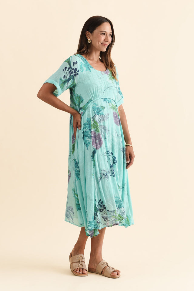 alt text|model:Cara image 4