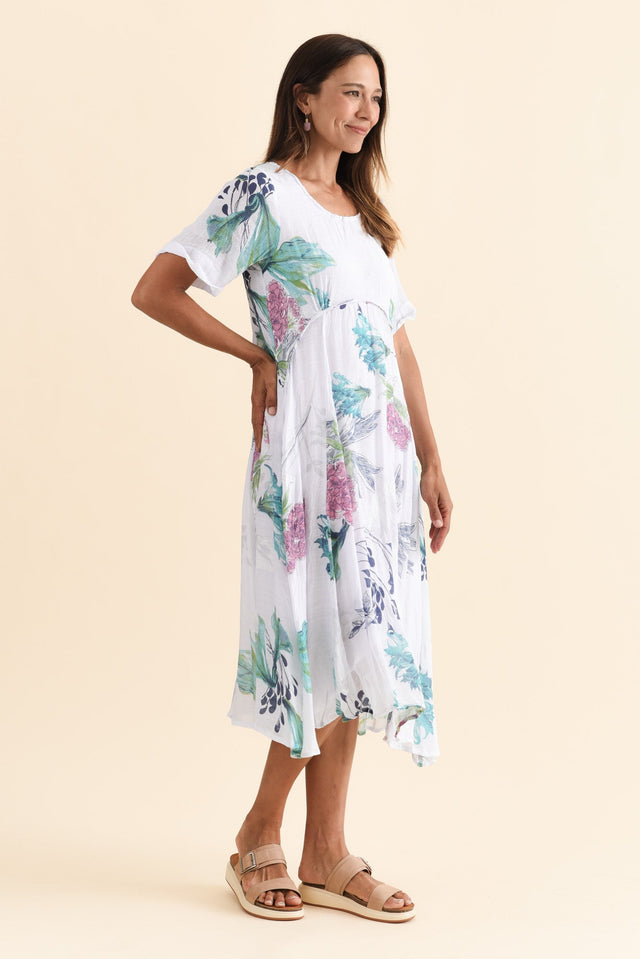 alt text|model:Cara image 4