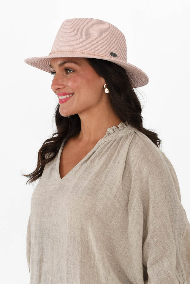 alt text|model:Brontie image 3