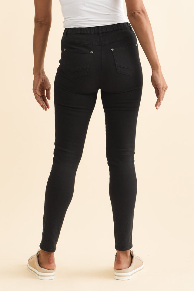 alt text|model:Cara image 6