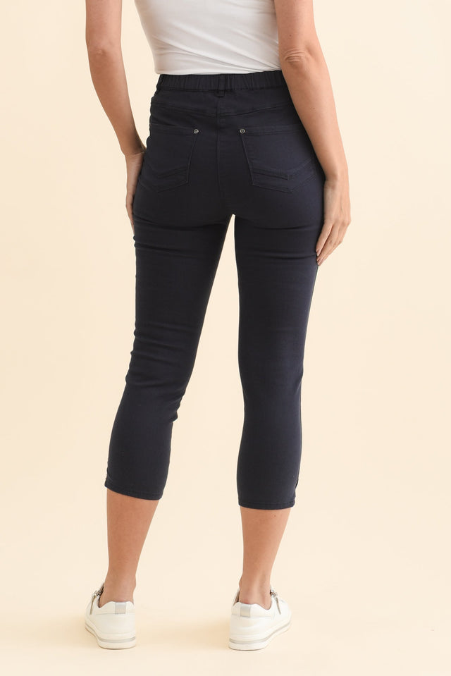 Reed Navy Stretch Cotton Capri Pants,Brunette model,alt text|model:MJ image 6