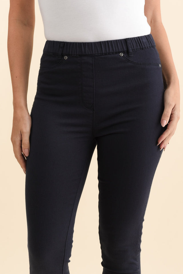 Reed Navy Stretch Cotton Capri Pants,Brunette model,alt text|model:MJ image 7