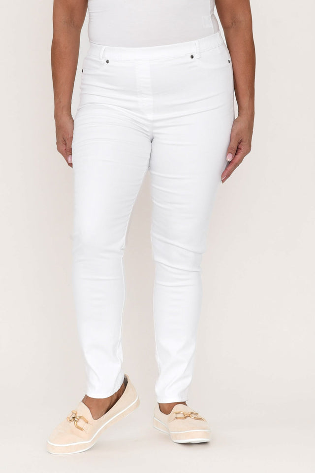 Reed White Stretch Cotton Pants,Brunette model,alt text|model:Pilita image 13