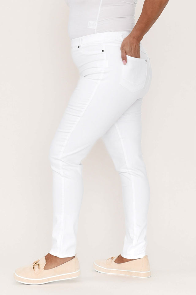 Reed White Stretch Cotton Pants,Brunette model,alt text|model:Pilita image 15