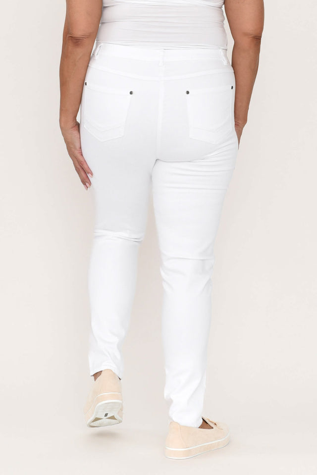 Reed White Stretch Cotton Pants,Brunette model,alt text|model:Pilita image 16