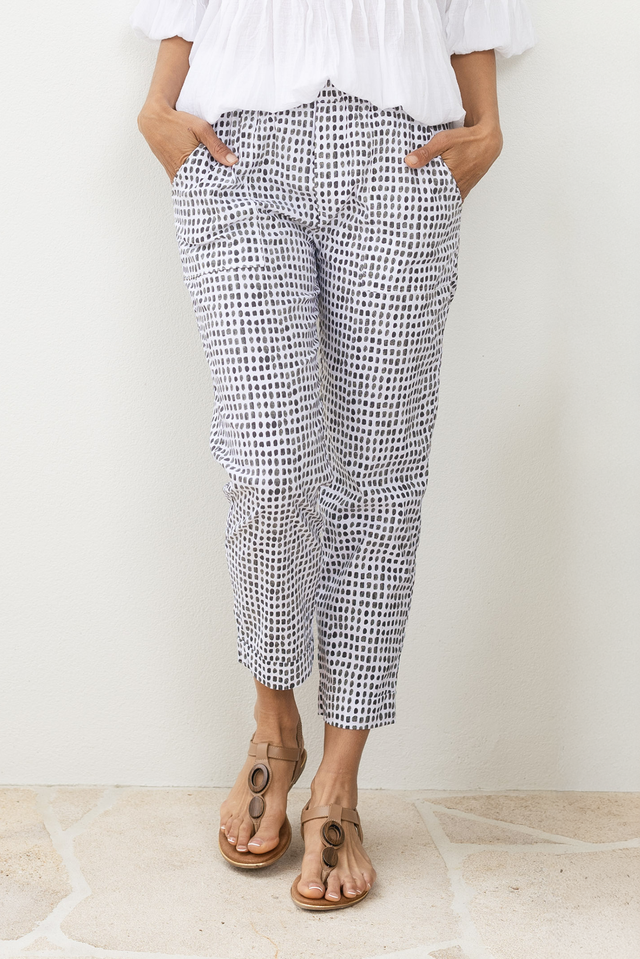 Air-Lite Olive Spot Stretch Cropped Pants,Lifestyle,Brunette model