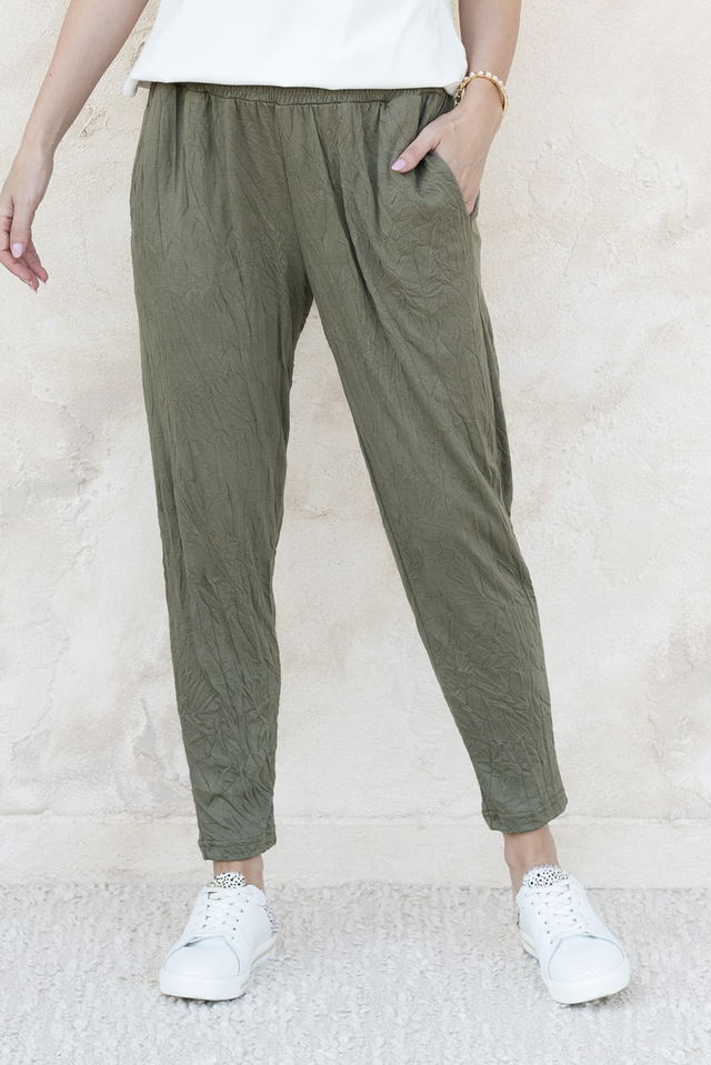 Travel No-Iron Khaki Cropped Pants,Front,Brunette model