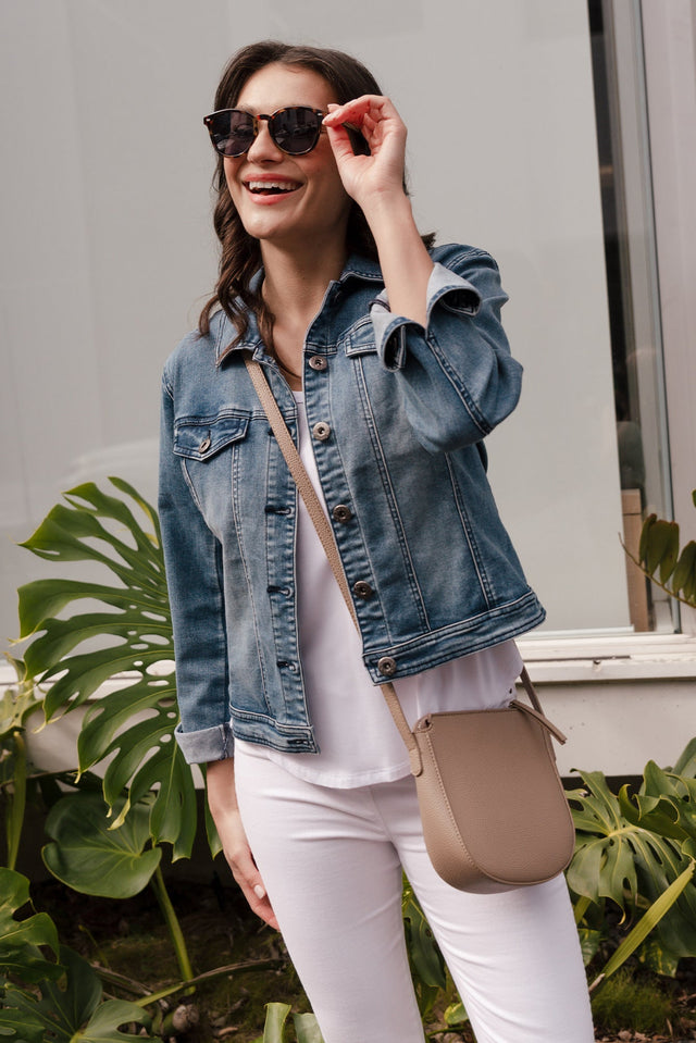 alt text|model:Brontie