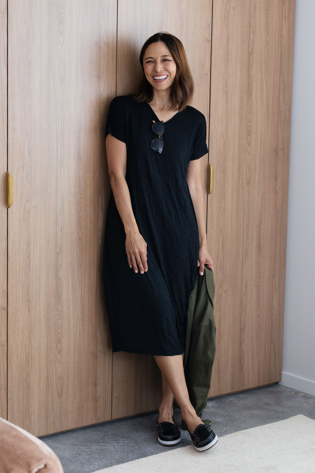Travel No-Iron Black Midi Dress,Lifestyle