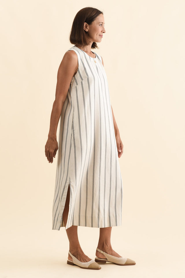 alt text|model:Cara image 3