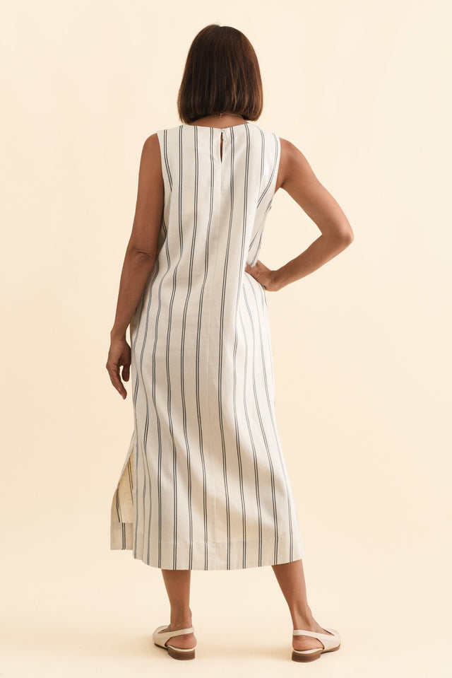 alt text|model:Cara image 4