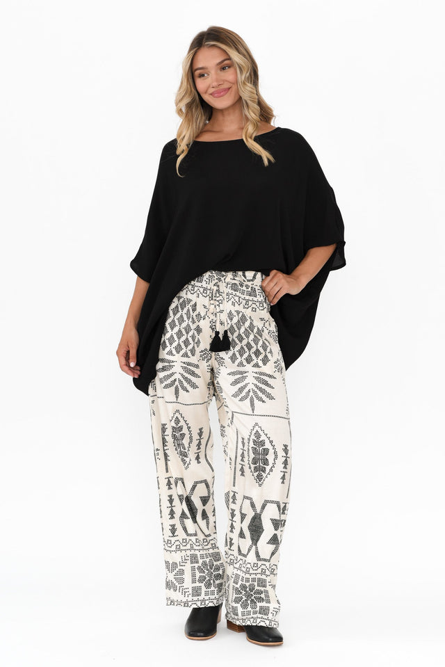 alt text|model:Mollie image 3