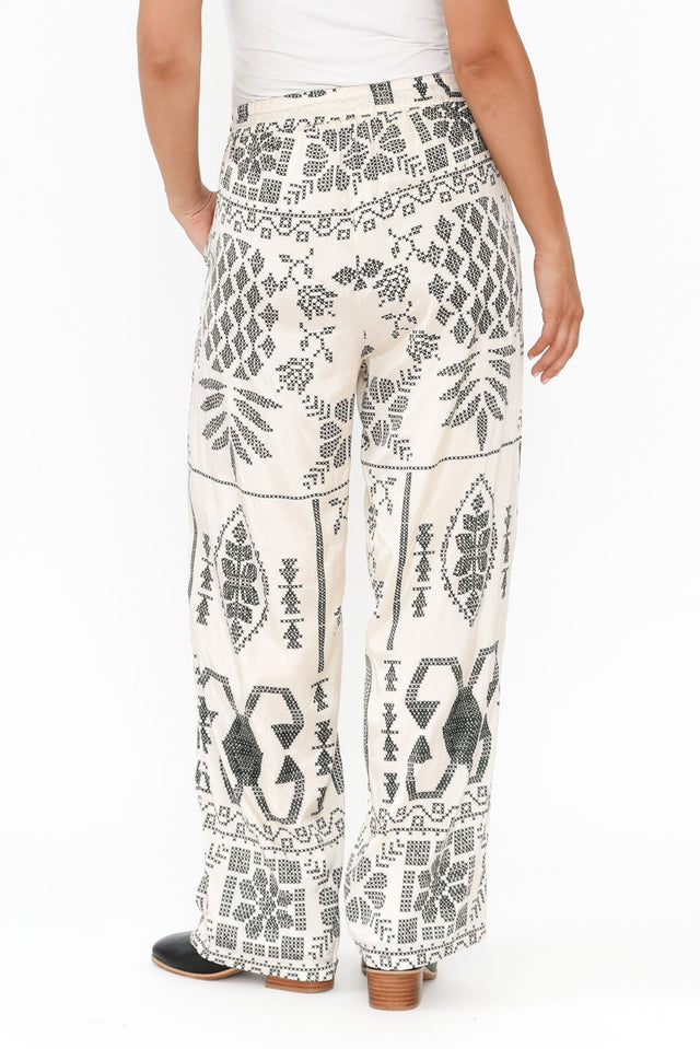 alt text|model:Mollie image 5