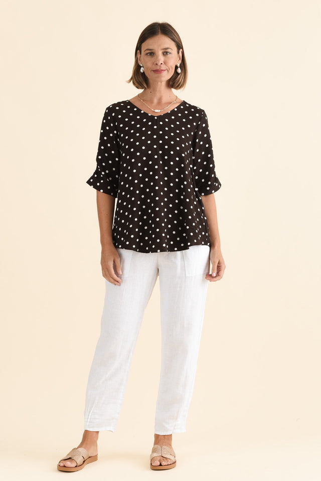 Riveria Brown Spot V Neck Top,Full Body,Brunette model,alt text|model:Laura image 6