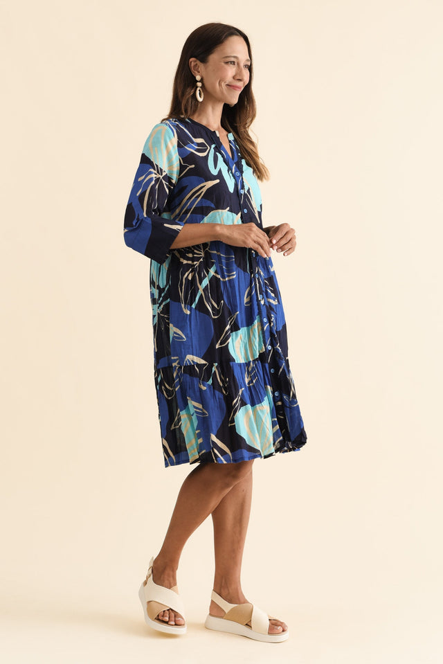 alt text|model:Cara image 3