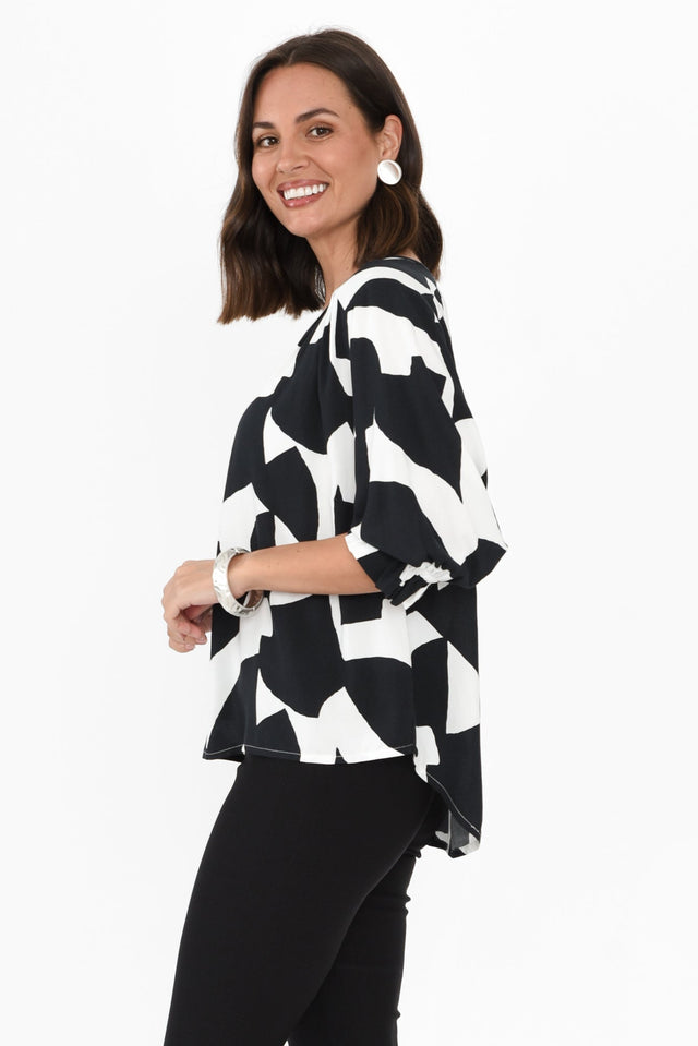 alt text|model:MJ image 4