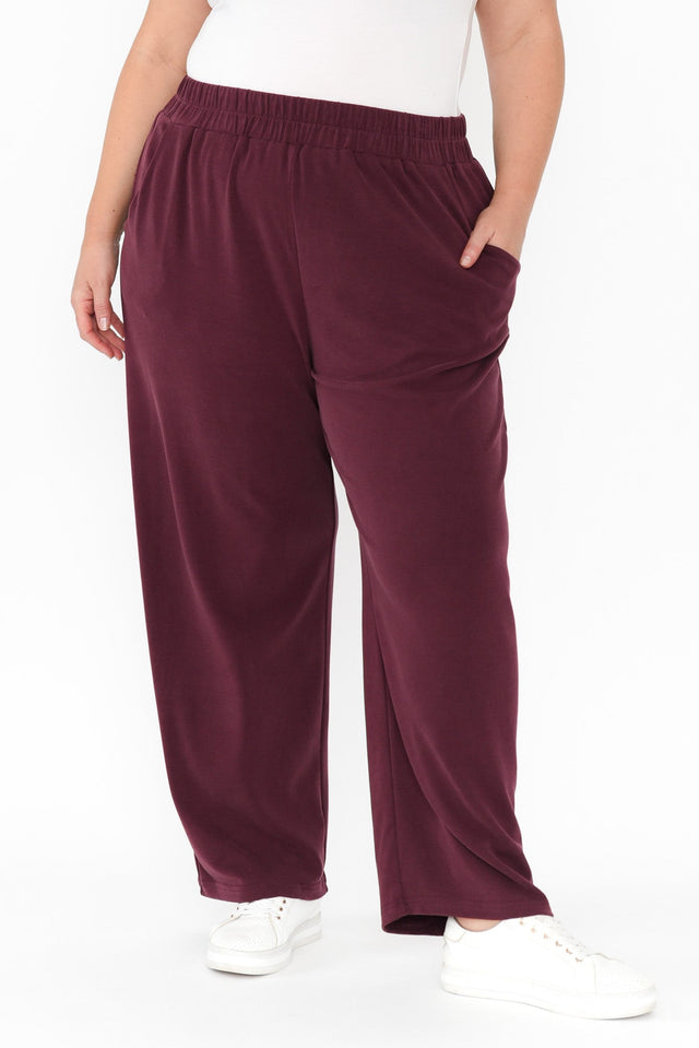 alt text|model:Caitlin image 10