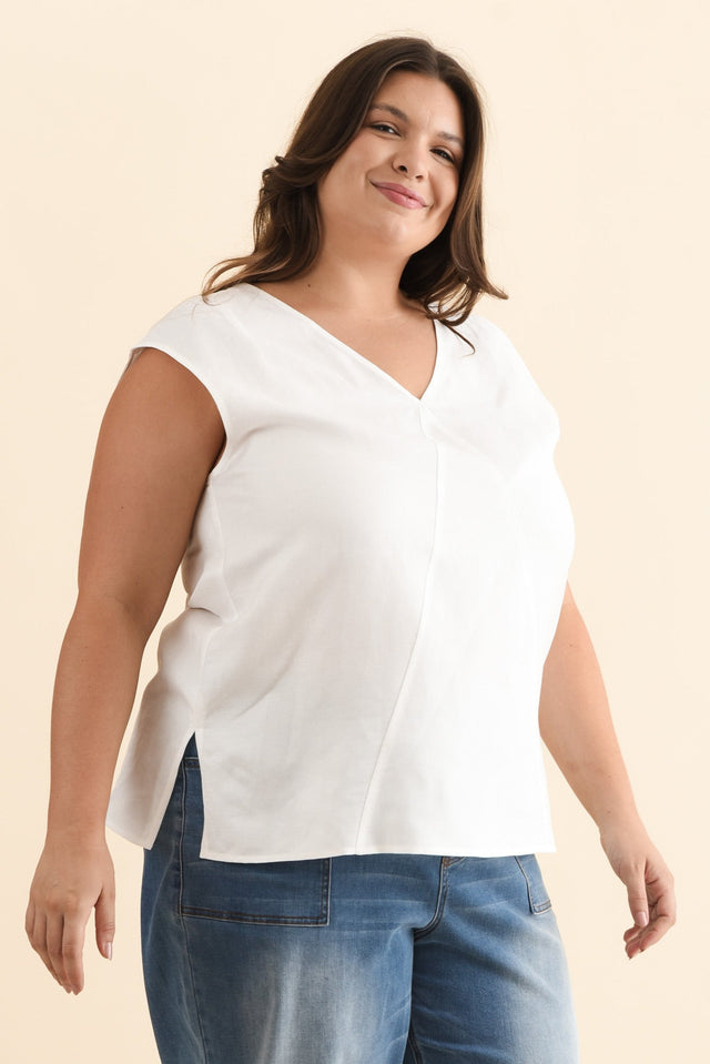 Roxie White Linen Blend V Neck Tank,Brunette model,alt text|model:Gabby image 11