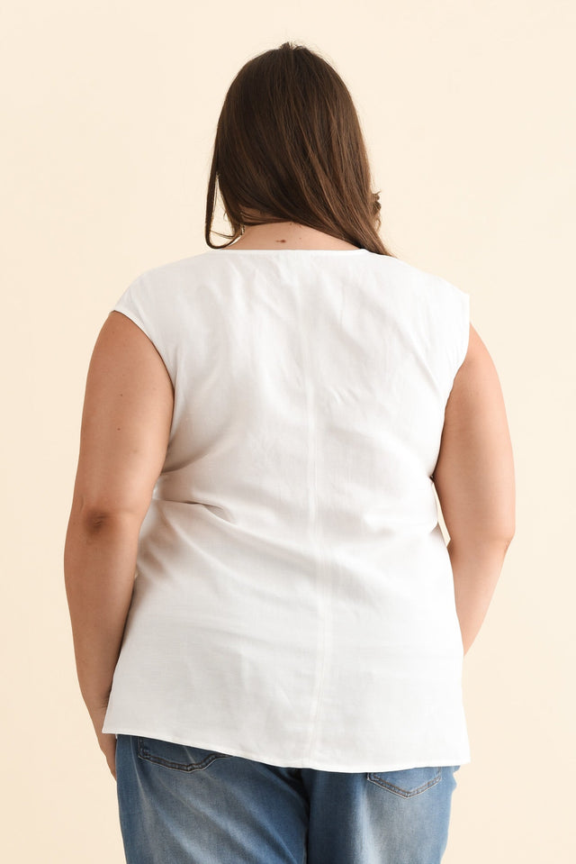 Roxie White Linen Blend V Neck Tank,Brunette model,alt text|model:Gabby image 12