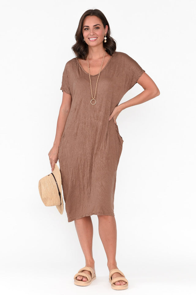 Travel Brown Crinkle Cotton Dress,Brunette model,alt text|model:MJ image 1