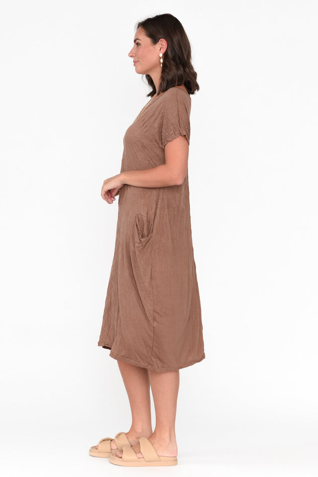 Travel Brown Crinkle Cotton Dress,Brunette model,alt text|model:MJ image 3