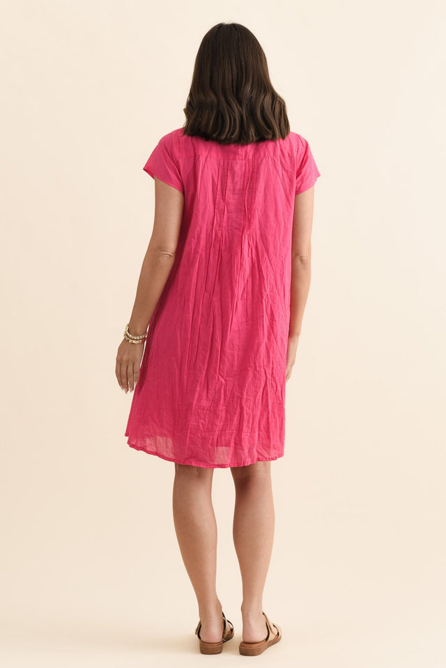 Sabina Fuchsia Crinkle Cotton Dress,Brunette model,alt text|model:MJ image 7