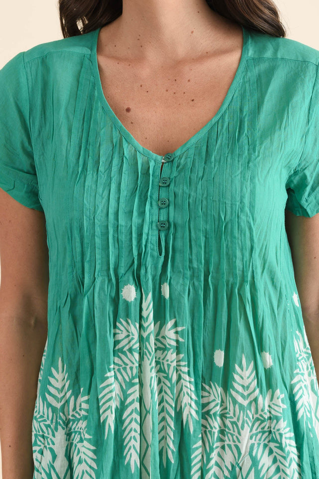 Sabina Green Beach Crinkle Cotton Dress,Detail,Brunette model,alt text|model:MJ image 5