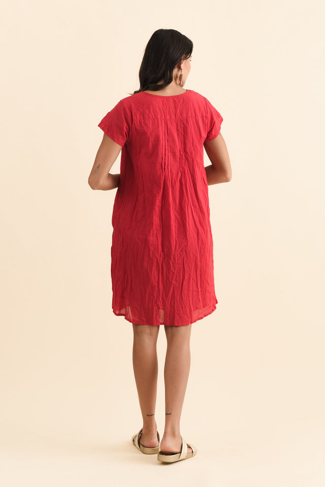 Sabina Red Crinkle Cotton Dress,Brunette model,alt text|model:Brontie image 5