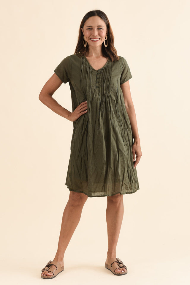 Sabina Sage Crinkle Cotton Dress,Full Body,Brunette model,alt text|model:Cara image 4
