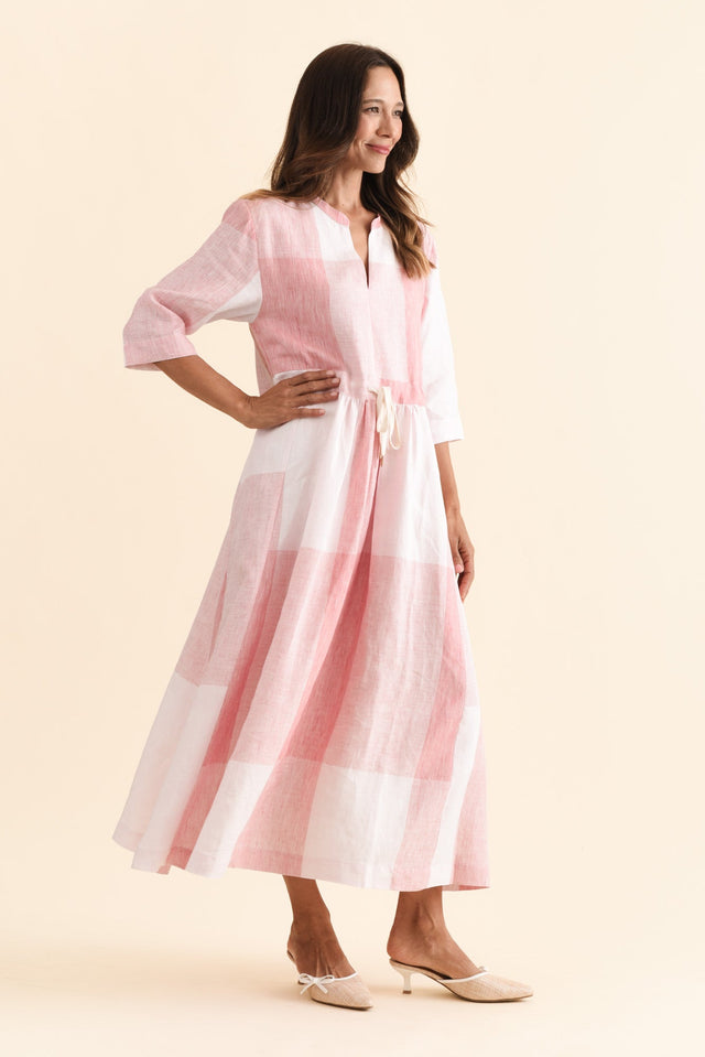 alt text|model:Cara image 4