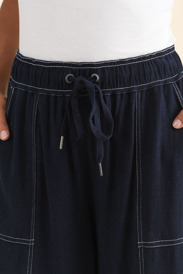 Sage Navy Contrast Shorts,Detail,Brunette model,alt text|model:Brontie image 5