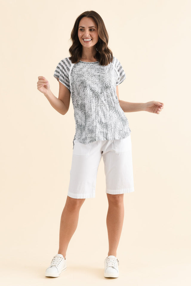 Sail Green Palm Cotton Blend Tee,Full Body,Brunette model,alt text|model:MJ image 2