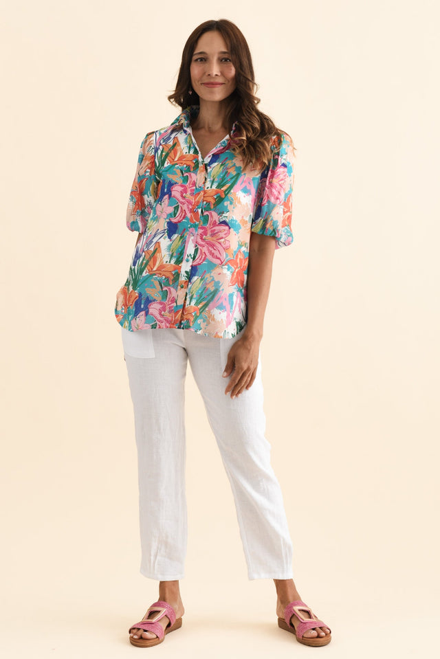 alt text|model:Cara image 3