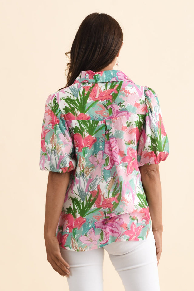 alt text|model:Cara image 5