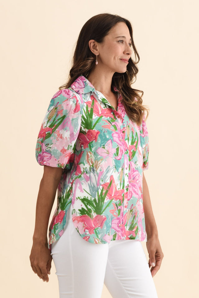 alt text|model:Cara image 4