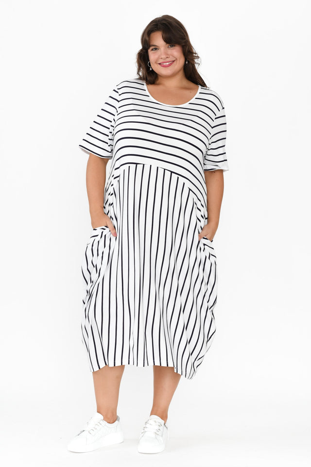 Samiya White Stripe Bamboo Dress,Brunette model,plus-size,curve-dresses,plus-size-sleeved-dresses,plus-size-midi-dresses,plus-size-bamboo-dresses,plus-size-summer-dresses,alt text|model:Gabby image 11