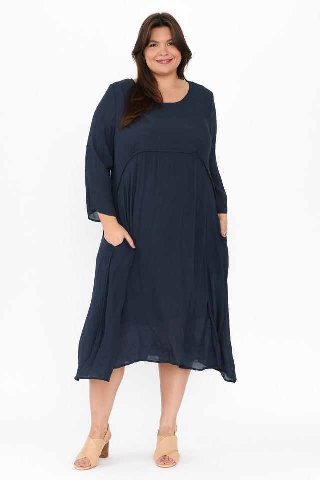 plus-size,curve-basics,curve-dresses,plus-size-sleeved-dresses,plus-size-below-knee-dresses,plus-size-cotton-dresses,plus-size-basic-dresses,plus-size-summer-dresses,alt text|model:Gabby