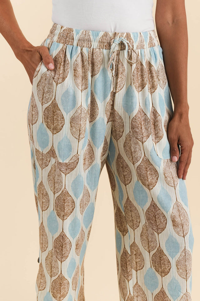 alt text|model:Cara image 6