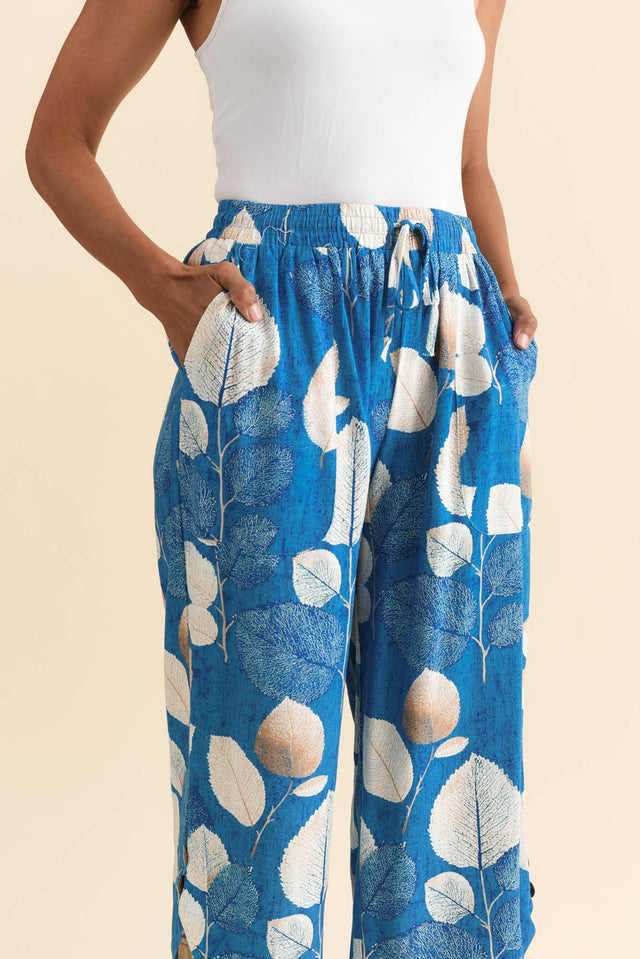 alt text|model:Cara image 5