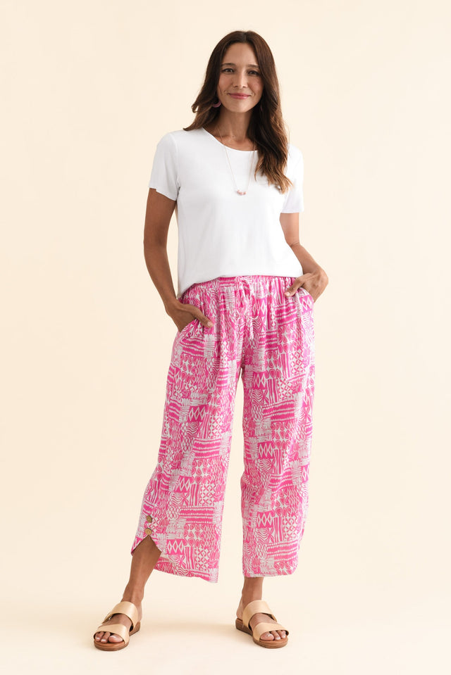 alt text|model:Cara image 3