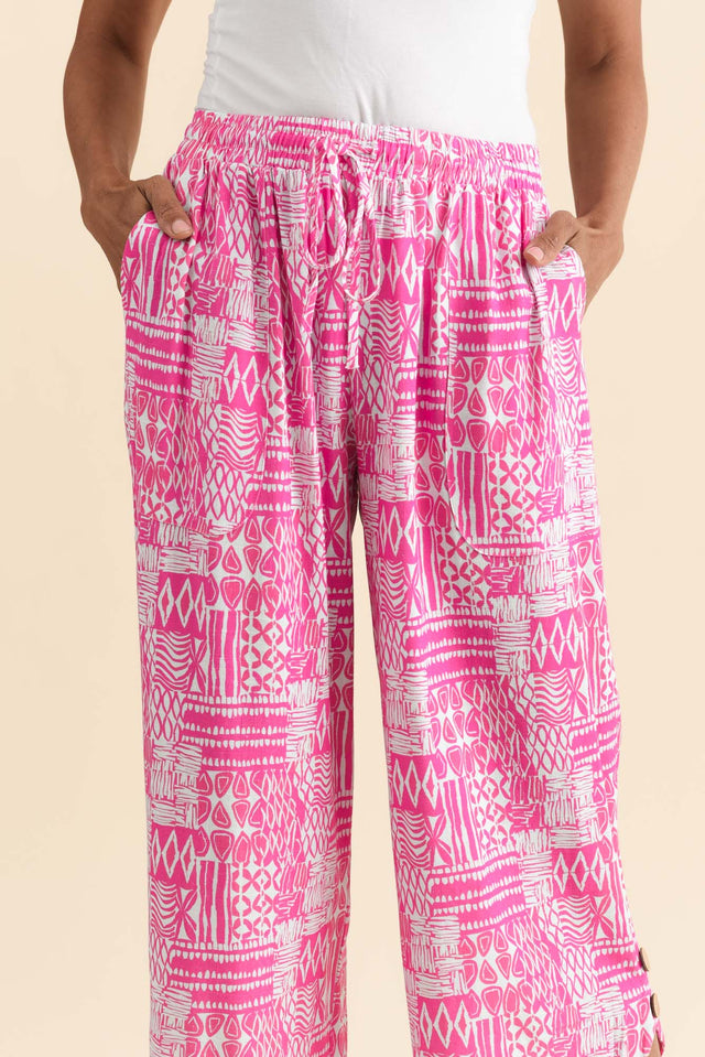 alt text|model:Cara image 6