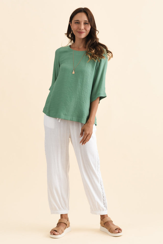 alt text|model:Cara image 3