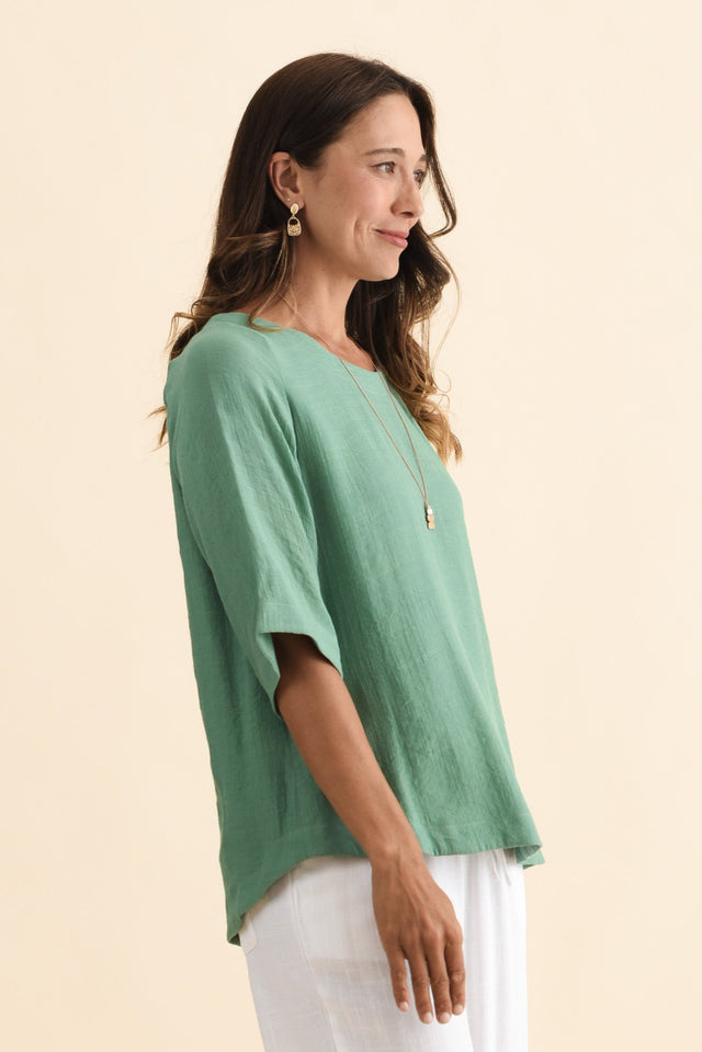 alt text|model:Cara image 4