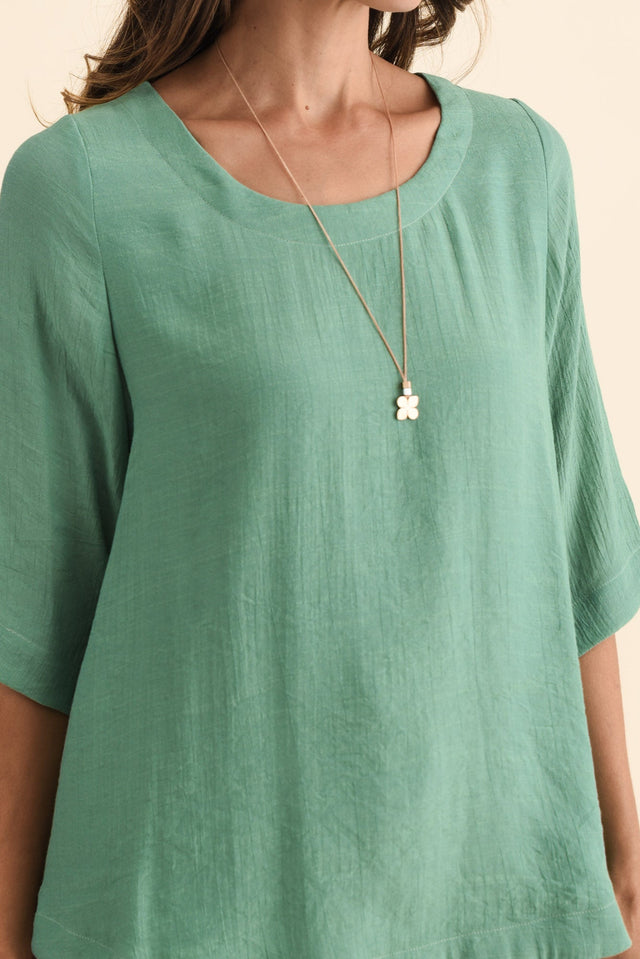 alt text|model:Cara image 6