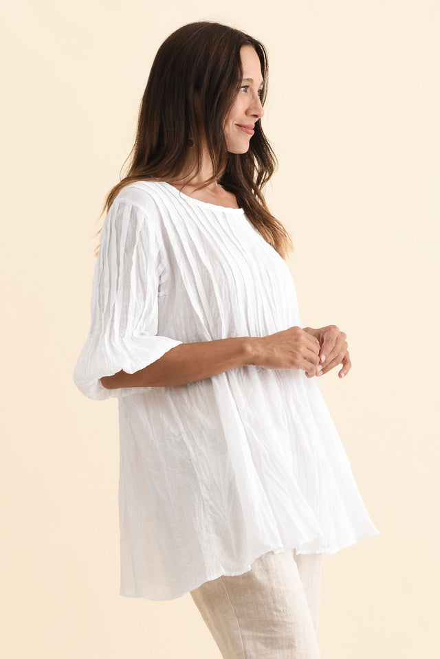 Selma White Crinkle Cotton Top,Brunette model,alt text|model:Cara image 5