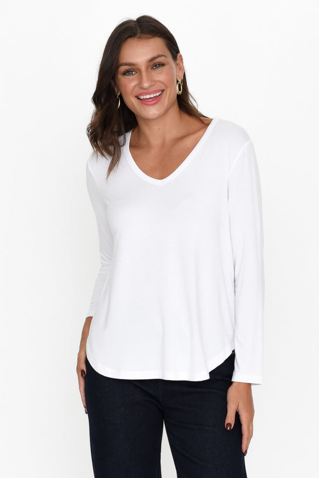 Sia White Bamboo V Neck Top neckline_V Neck alt text|model:Brontie image 1