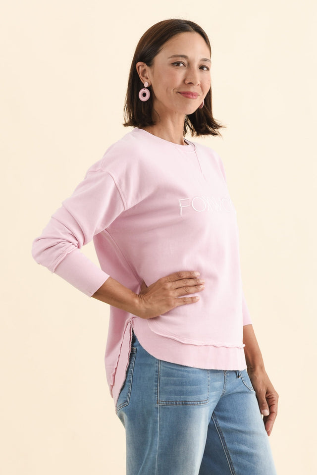 Simplified Blush Cotton Crewneck Sweatshirt,Brunette model,alt text|model:Cara image 4