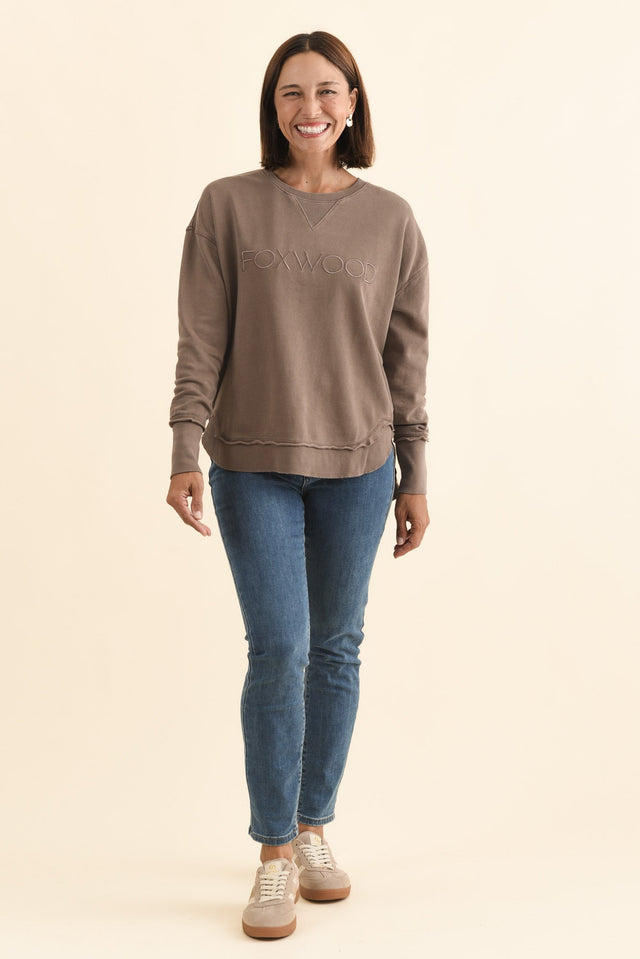 Simplified Brown Cotton Crewneck Sweatshirt,Brunette model,alt text|model:Cara image 7