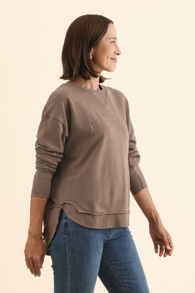 Simplified Brown Cotton Crewneck Sweatshirt,Brunette model,alt text|model:Cara image 4