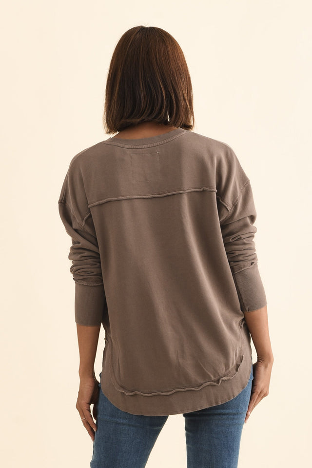 Simplified Brown Cotton Crewneck Sweatshirt,Brunette model,alt text|model:Cara image 5
